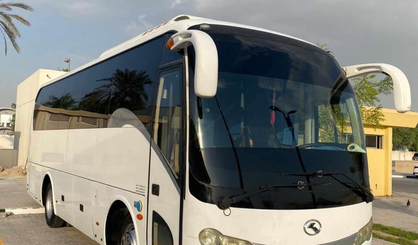 35 seater luxury bus