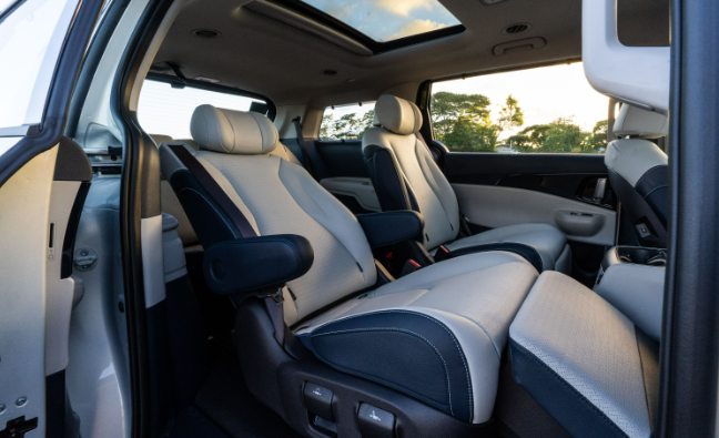 7 Seater Car Rental in Dubai with Driver